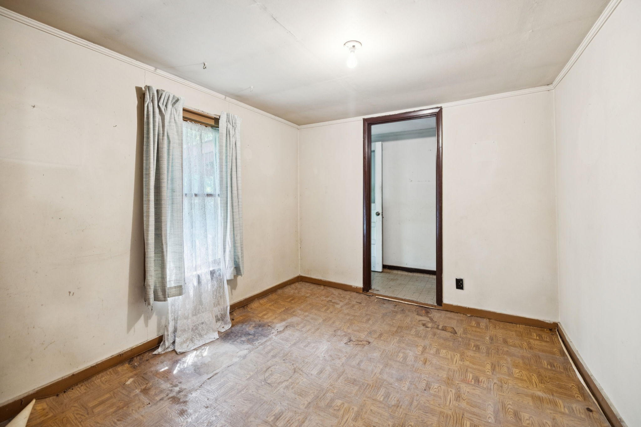 61 Brazzle Road Waverly, TN 37185 - Photo 16 of 36 an empty room with closet