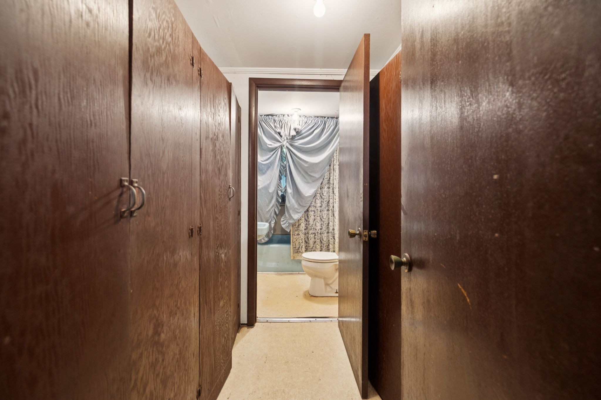 61 Brazzle Road Waverly, TN 37185 - Photo 20 of 36 a view of a elevator