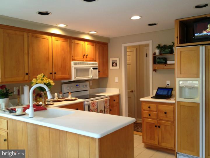 204 King George Road Pennington, NJ 08534 - Photo 4 of 18