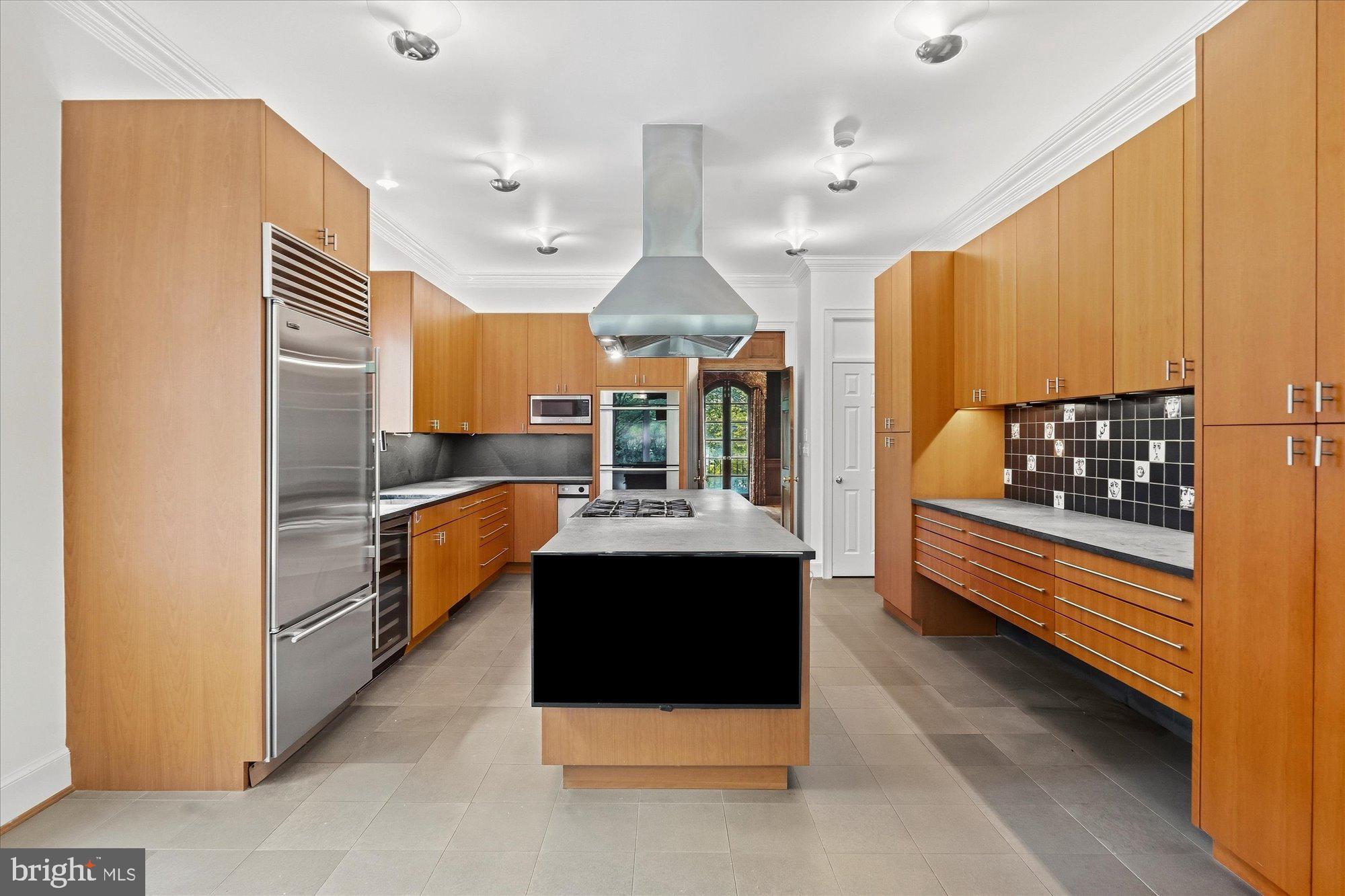 4811 W Street Northwest Washington, DC 20007 - Photo 16 of 54 Chef's Kitchen with high-end appliances