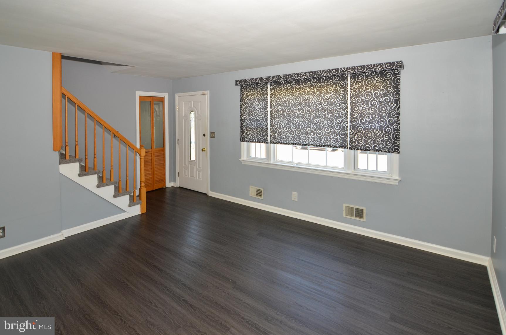 65 Unwin Drive Hamilton, NJ 08610 - Photo 4 of 37 Living Room