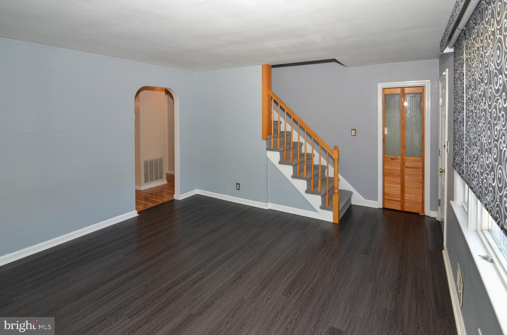 65 Unwin Drive Hamilton, NJ 08610 - Photo 5 of 37 Living Room