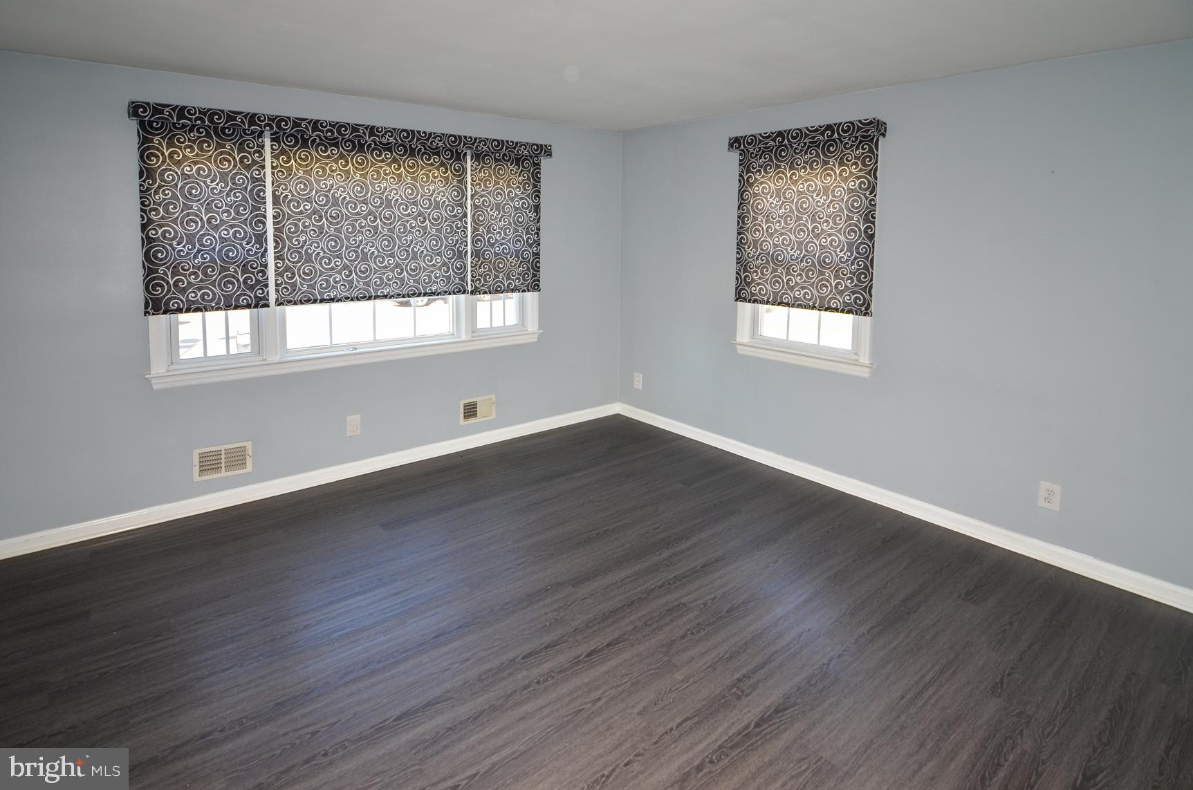65 Unwin Drive Hamilton, NJ 08610 - Photo 7 of 37 Living Room