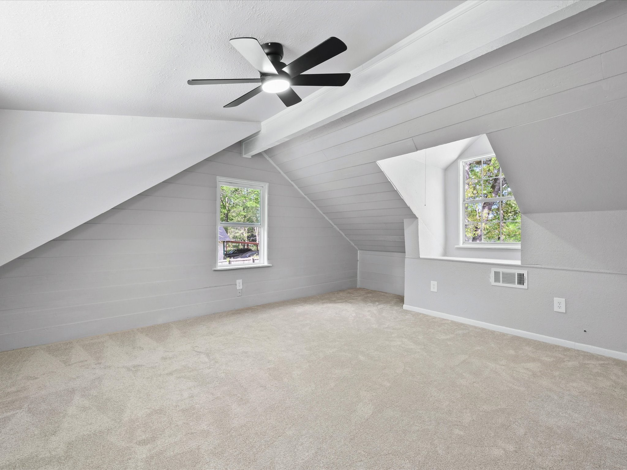 16958 Cedar Road Plantersville, TX 77363 - Photo 27 of 38 an empty room with windows and ceiling fan