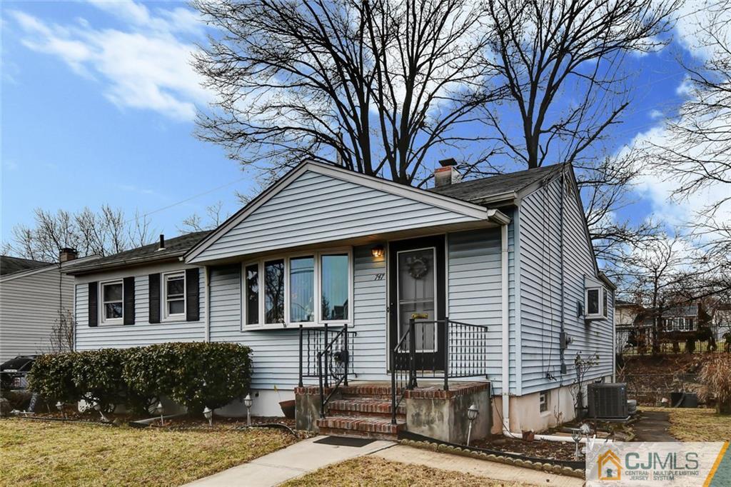 747 Rutherford Avenue Woodbridge, NJ 07095 - Photo 3 of 25 Gallery Image 3