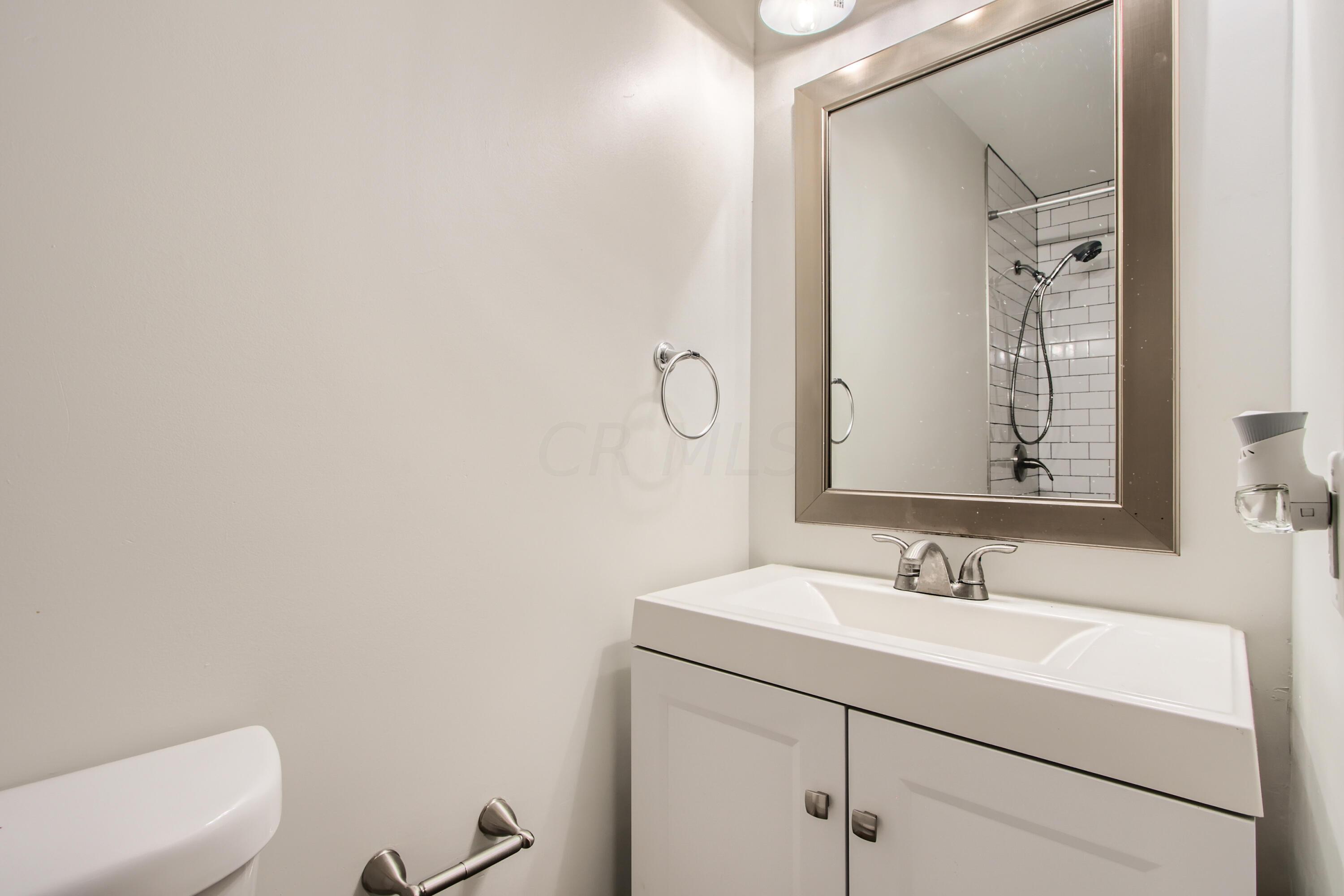 924 Demorest Road Columbus, OH 43204 - Photo 23 of 28 27 Bathroom