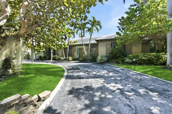 $11,295,000 | 112 Algoma Road, Palm Beach, FL 33480