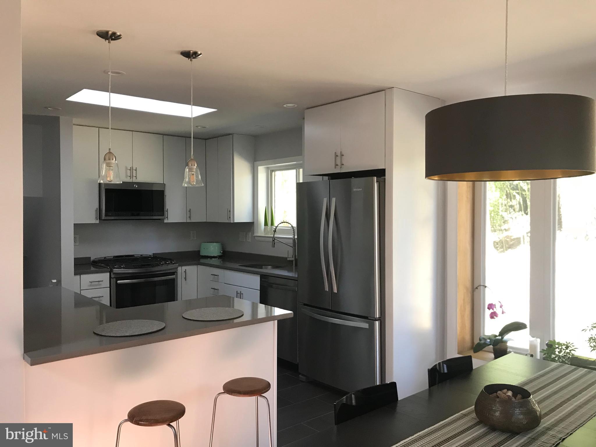 7712 Beech Tree Road Bethesda, MD 20817 - Photo 5 of 33