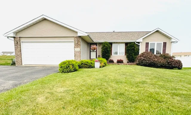 $249,900 | 753 Golden Prairie Drive, Davis Junction, IL 61020