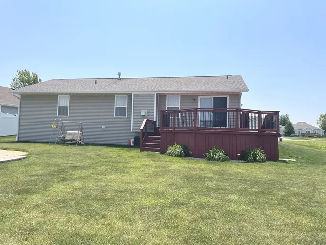 $249,900 | 753 Golden Prairie Drive, Davis Junction, IL 61020