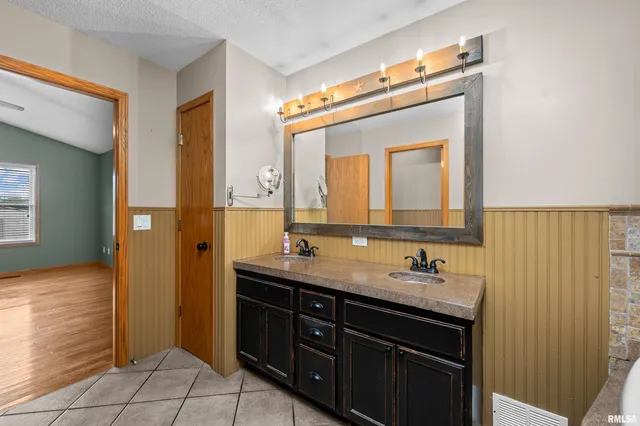 $299,000 | 1405 East 7th Street, Coal Valley, IL 61240