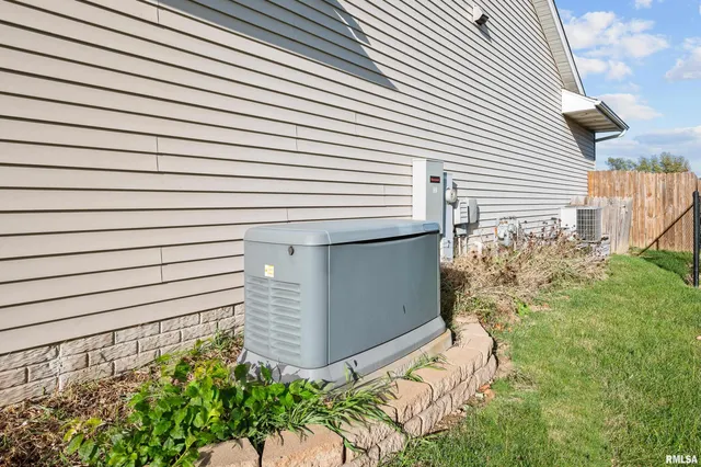 $299,000 | 1405 East 7th Street, Coal Valley, IL 61240