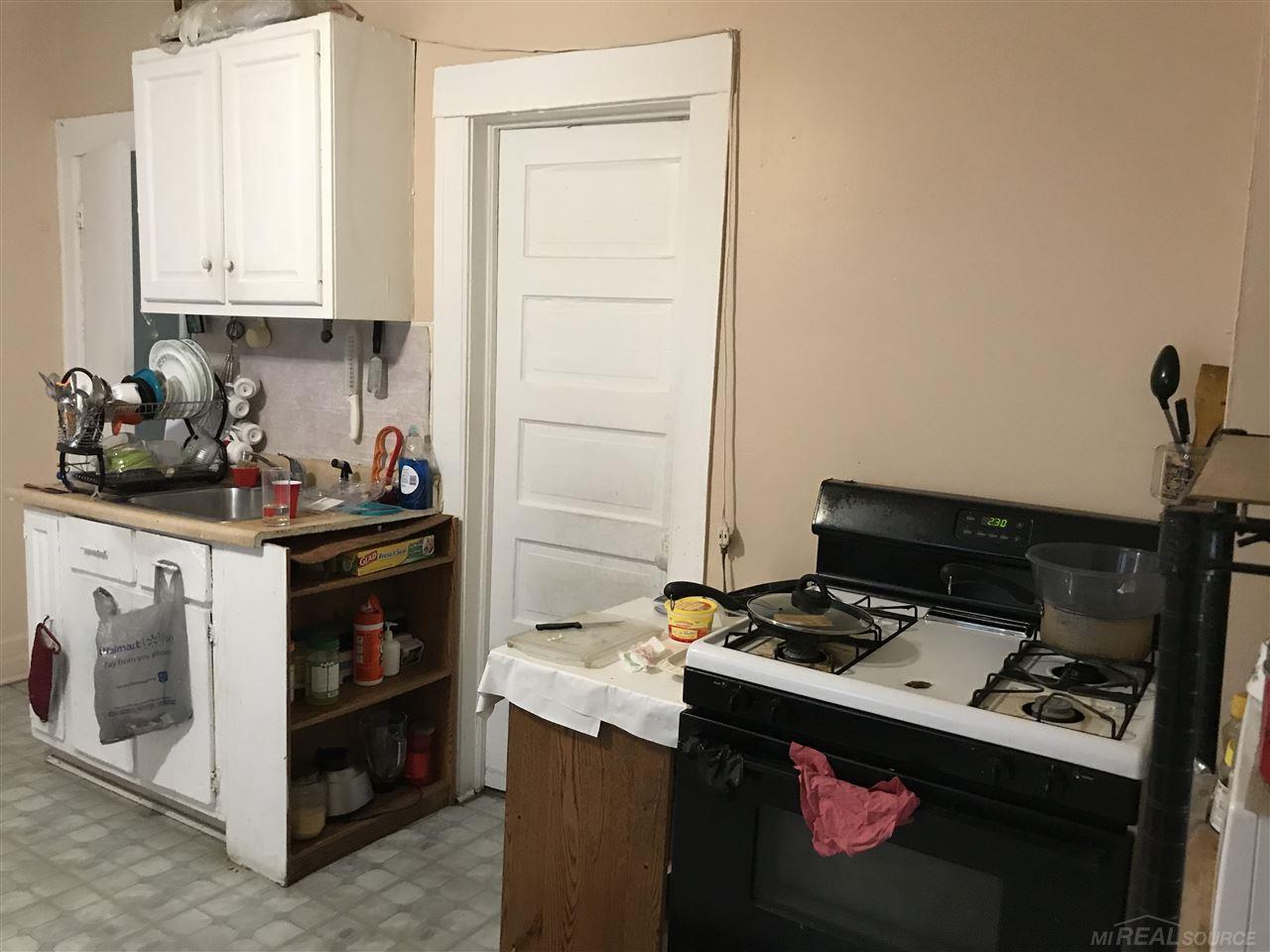 9332 Charest Street Hamtramck, MI 48212 - Photo 4 of 5