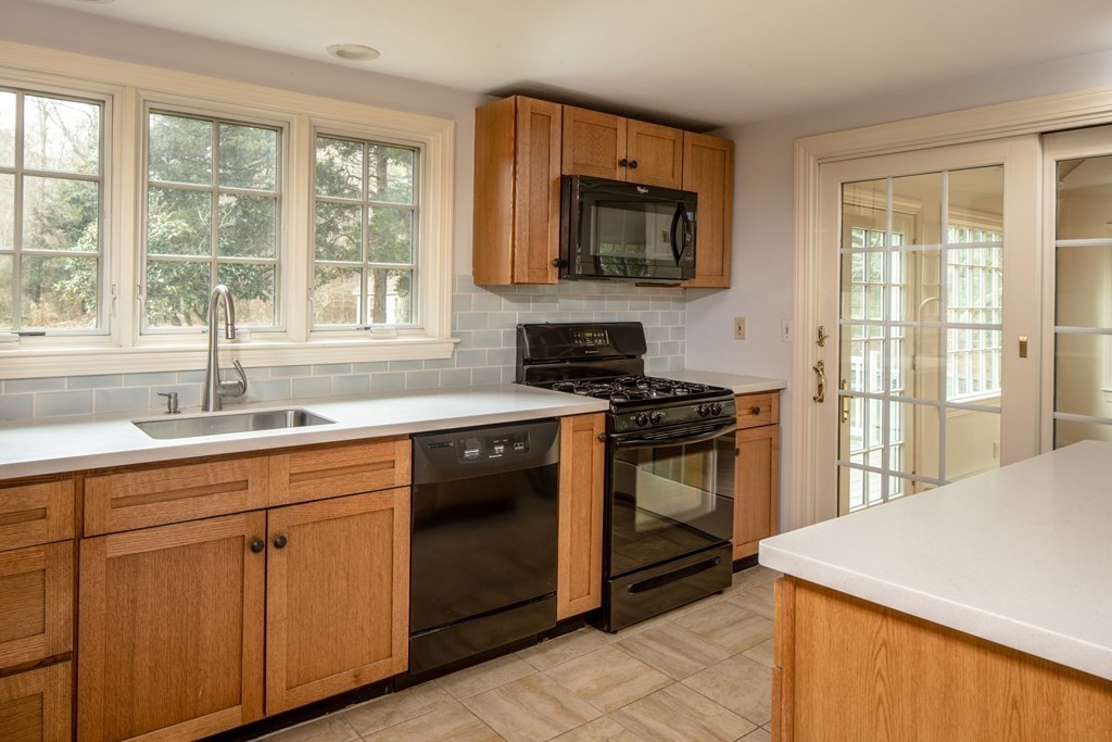 371 Wareham Road Marion, MA 02738 - Photo 17 of 37 Gallery Image 17