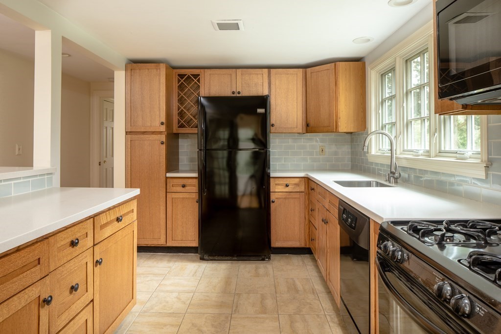 371 Wareham Road Marion, MA 02738 - Photo 18 of 37 Gallery Image 18