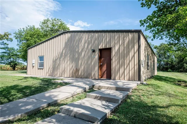 $399,000 | 804 Highway 3, Uniontown, KS 66779