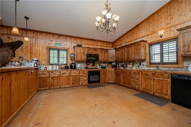 $399,000 | 804 Highway 3, Uniontown, KS 66779