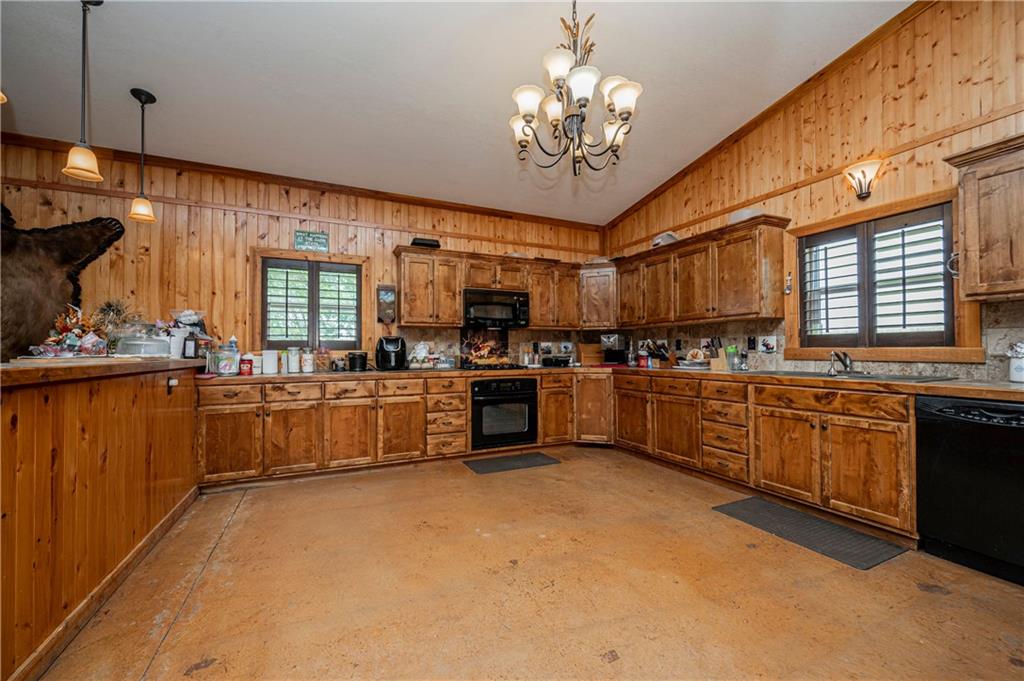 804 Highway 3 Uniontown, KS 66779 - Photo 6 of 35