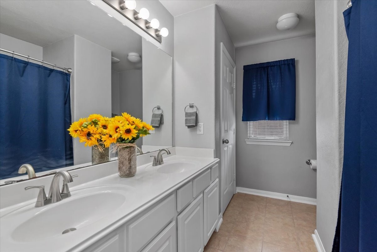 19222 Holly Shade Court Spring, TX 77379 - Photo 26 of 37 Full Bathroom upstairs