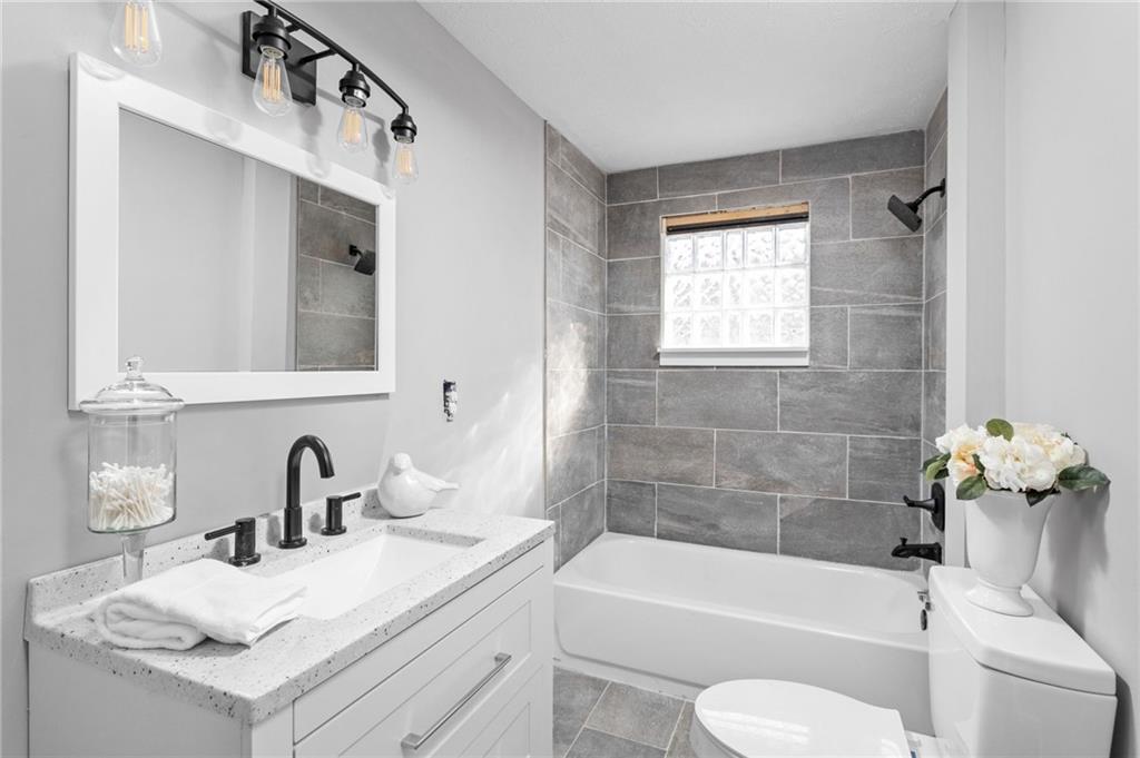 7625 Hayworth Road Indianapolis, IN 46221 - Photo 14 of 19 Gallery Image 14