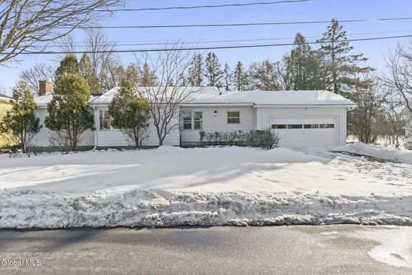 $325,000 | 31 Magee Drive, Bethlehem, NY 12077