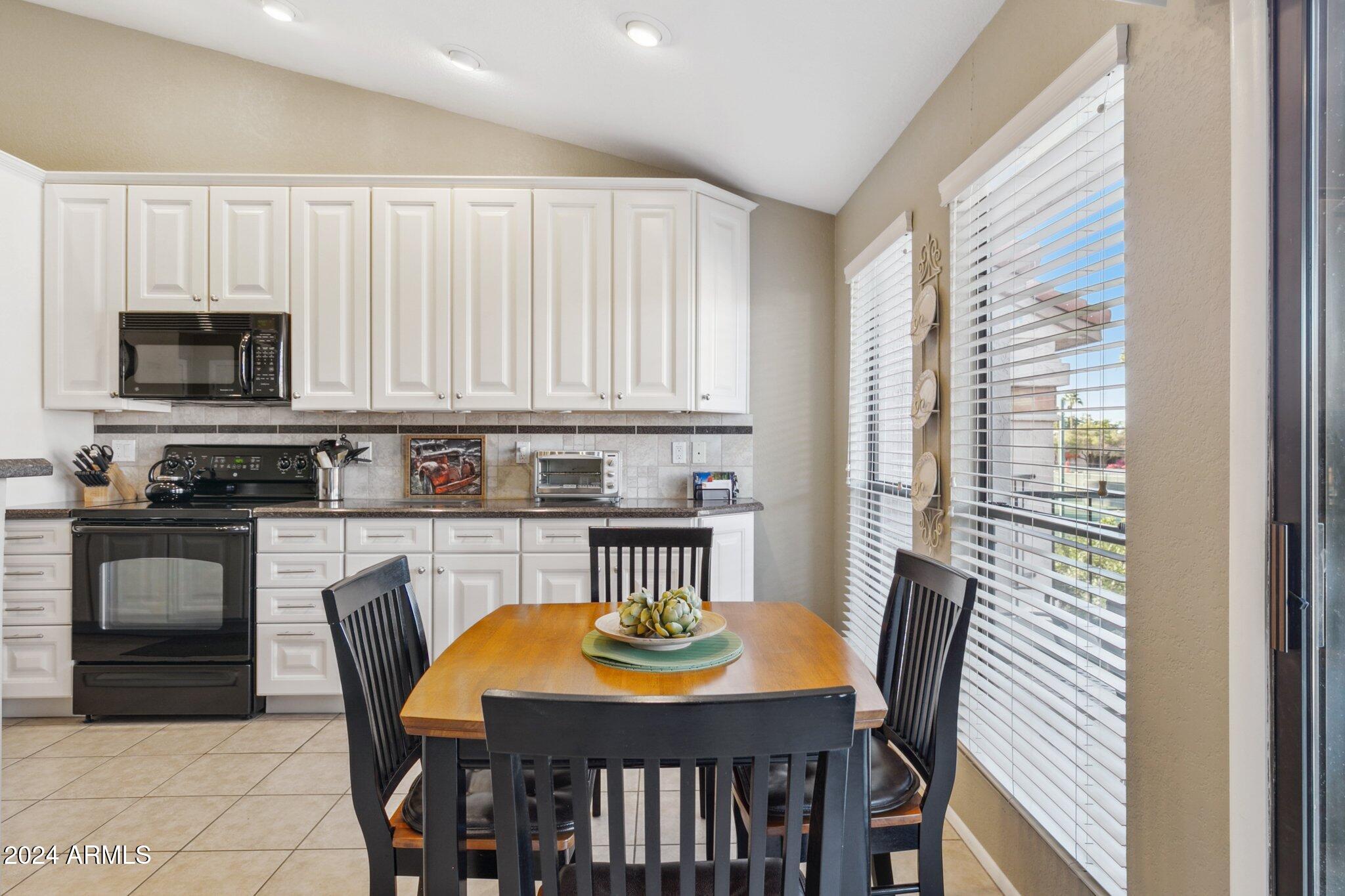 9707 East Mountain View Road, Unit 2436 Scottsdale, AZ 85258 - Photo 12 of 27 Dining area
