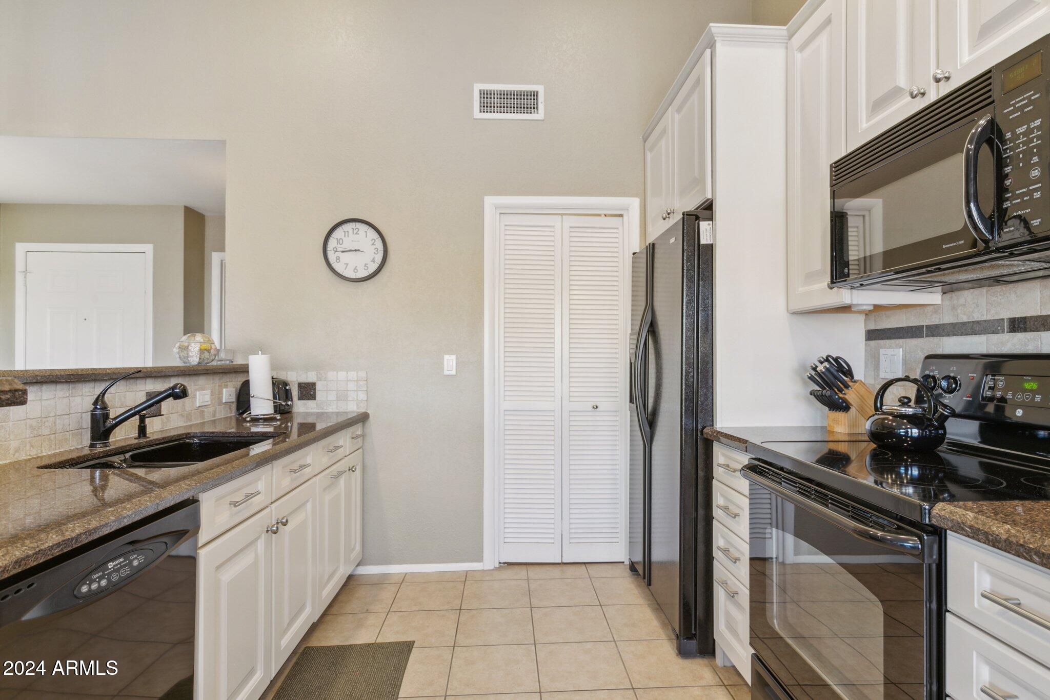 9707 East Mountain View Road, Unit 2436 Scottsdale, AZ 85258 - Photo 7 of 27 Kitchen