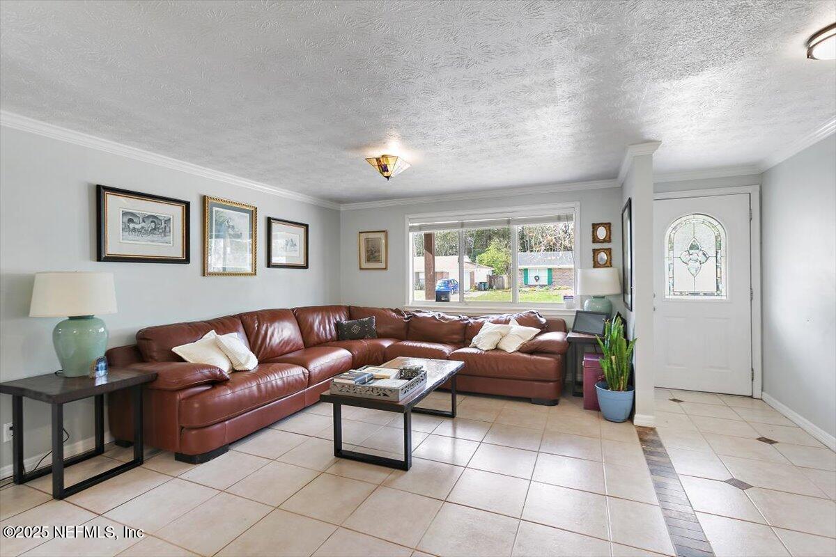 3569 Eunice Road Jacksonville, FL 32250 - Photo 4 of 23 03-Living Room
