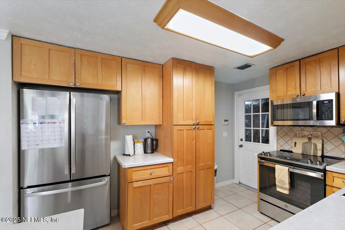 3569 Eunice Road Jacksonville, FL 32250 - Photo 8 of 23 07-Kitchen