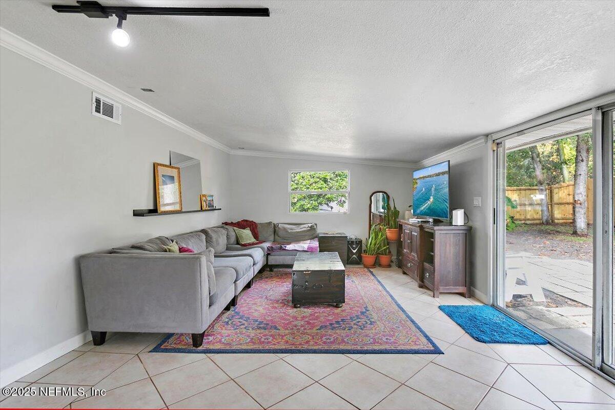 3569 Eunice Road Jacksonville, FL 32250 - Photo 10 of 23 09-Family Room