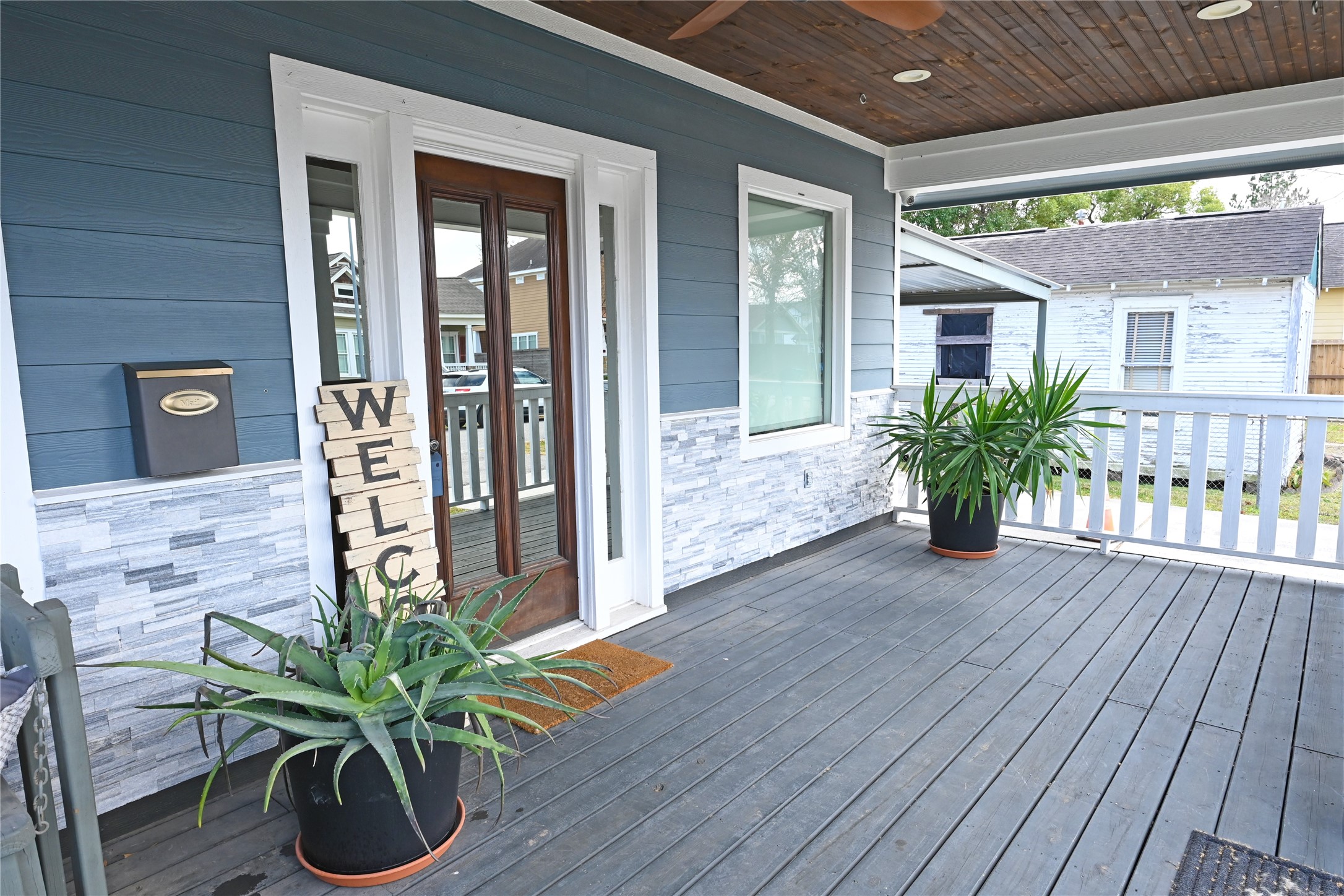 608 Archer Street Houston, TX 77009 - Photo 5 of 38