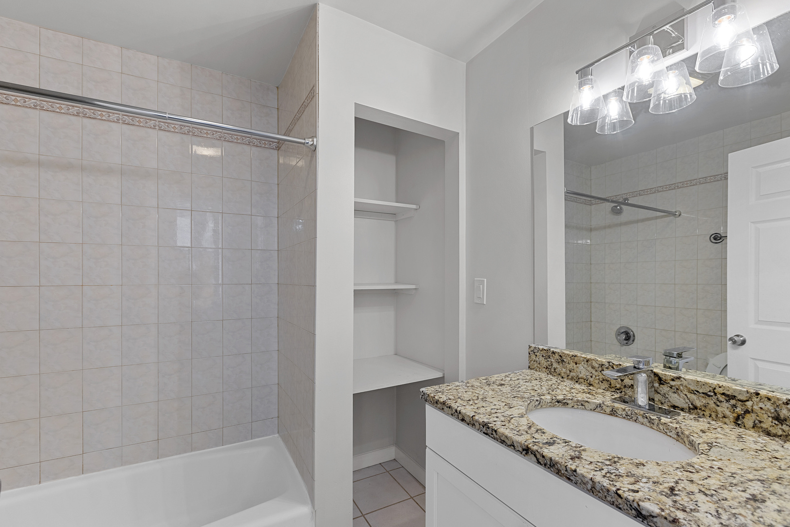 613 North Racine Avenue, Unit 1 Chicago, IL 60642 - Photo 6 of 13 Gallery Image 6