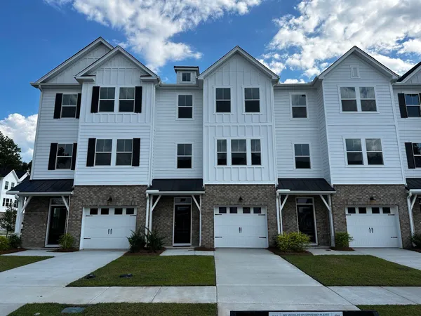 $2,575 | 9423 Sun Fountain Drive, Summerville, SC 29485