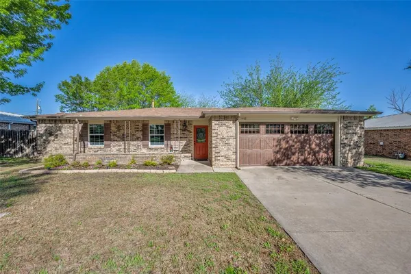 $295,000 | 1406 Jackson Street, Bowie, TX 76230