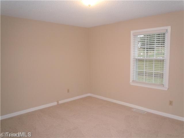 6913 Bridgewood Road Clemmons, NC 27012 - Photo 8 of 10 1st Bedroom.