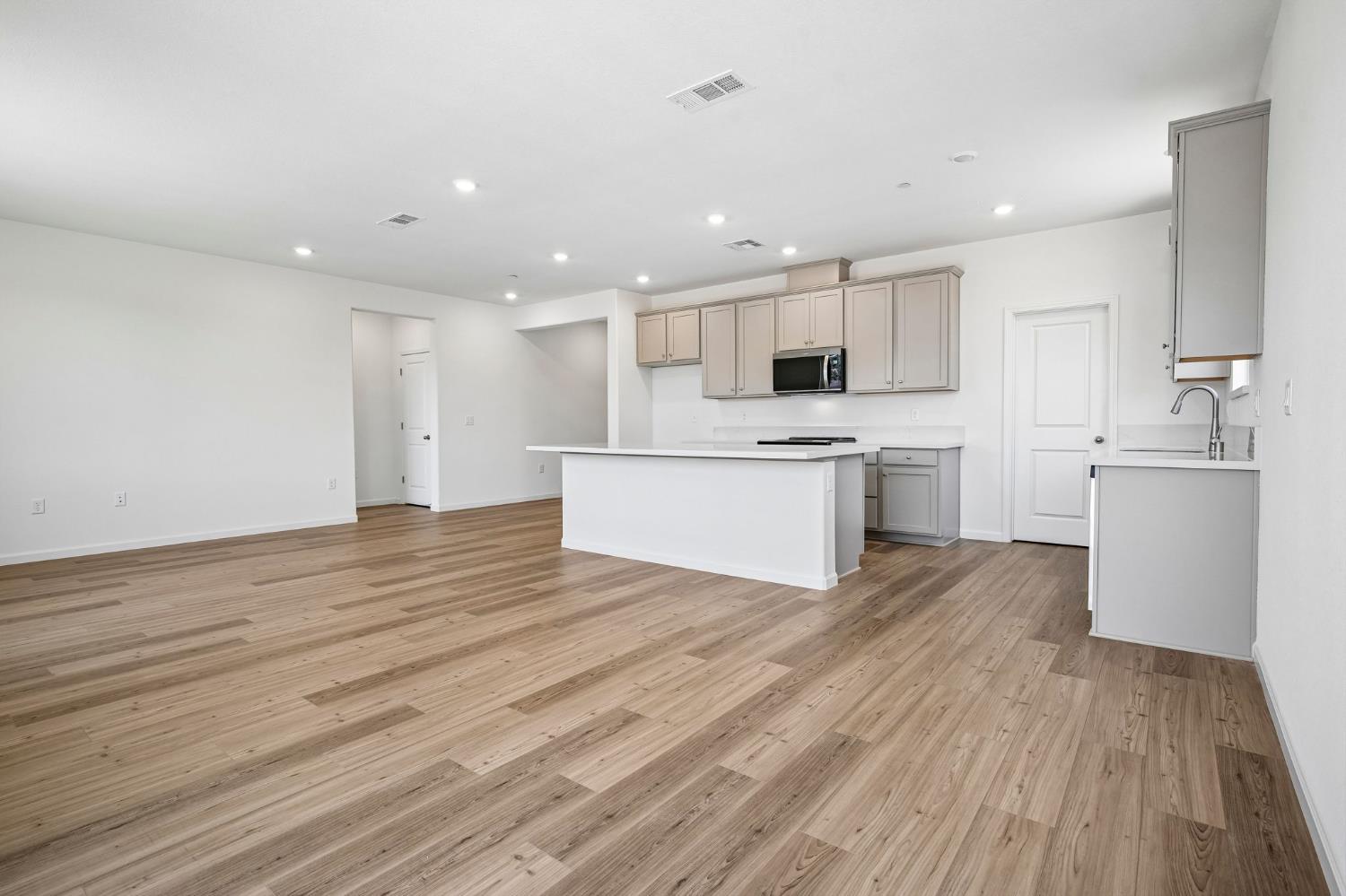 2604 Redtail Hawk Road Modesto, CA 95357 - Photo 6 of 22 Gallery Image 6