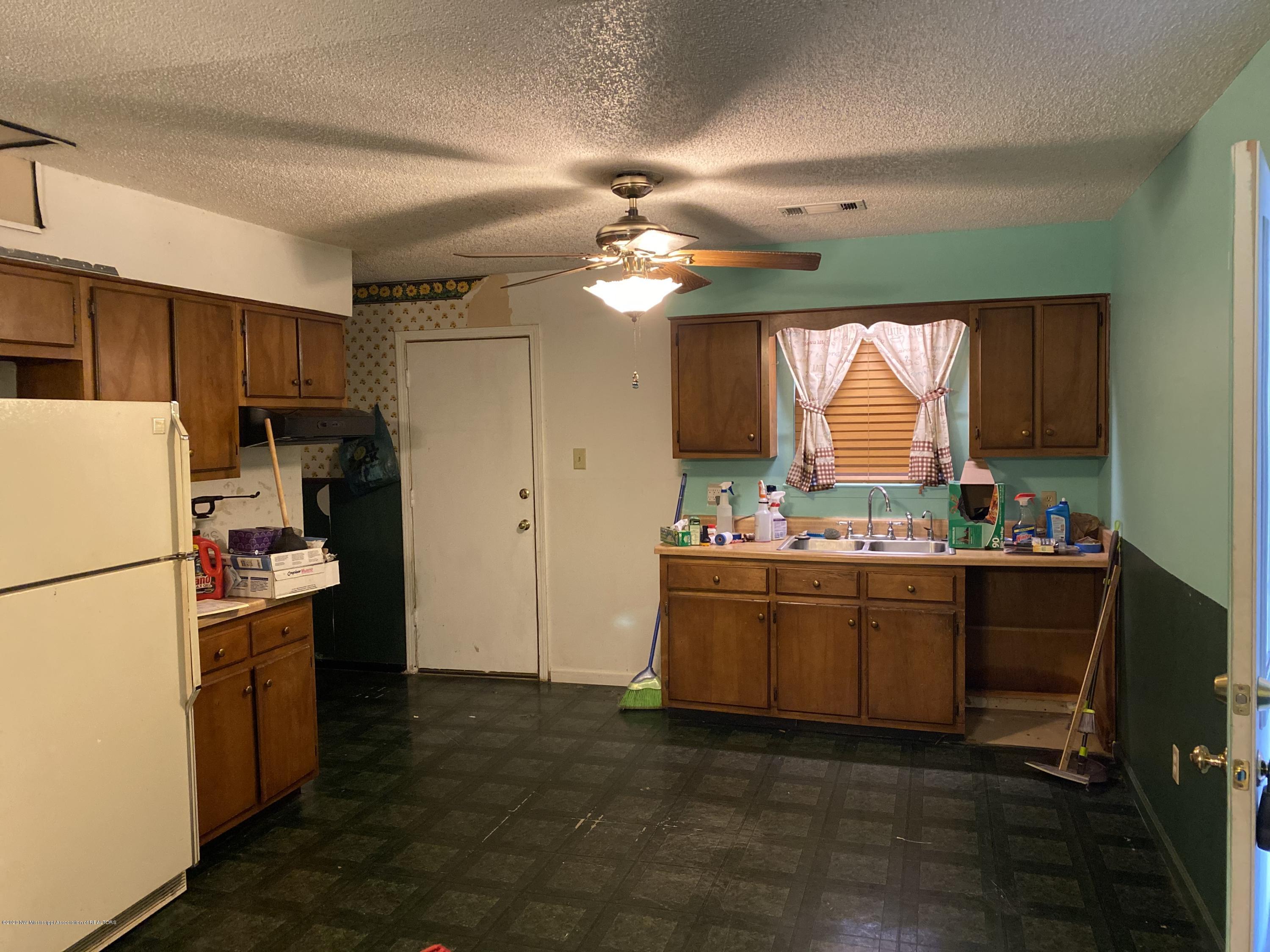 6385 Forestgate Road Horn Lake, MS 38637 - Photo 9 of 18 Kitchen