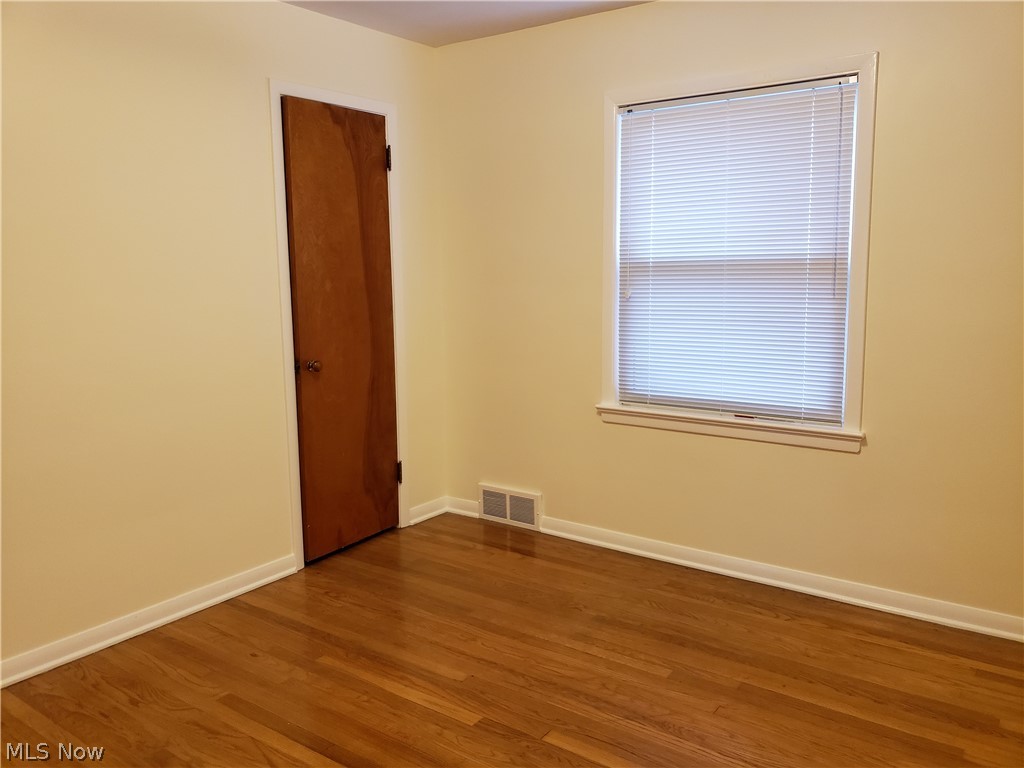 4249 Lambert Road Cleveland, OH 44121 - Photo 15 of 30