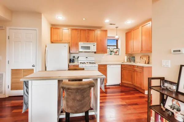 $175,000 | 3414 West Cullom Avenue, Unit 2, Chicago, IL 60618