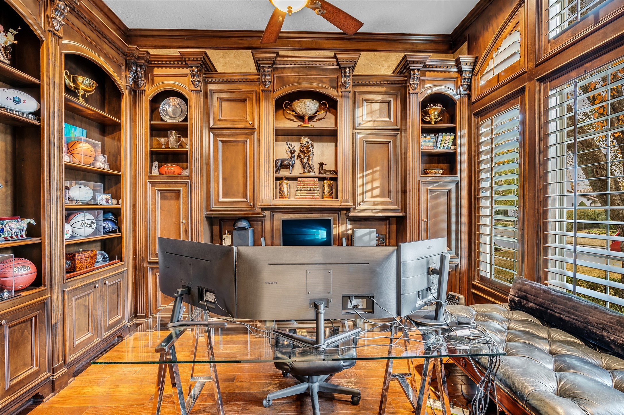 75 South Player Crest Circle Spring, TX 77382 - Photo 11 of 39 front view of a brick house with a large windows