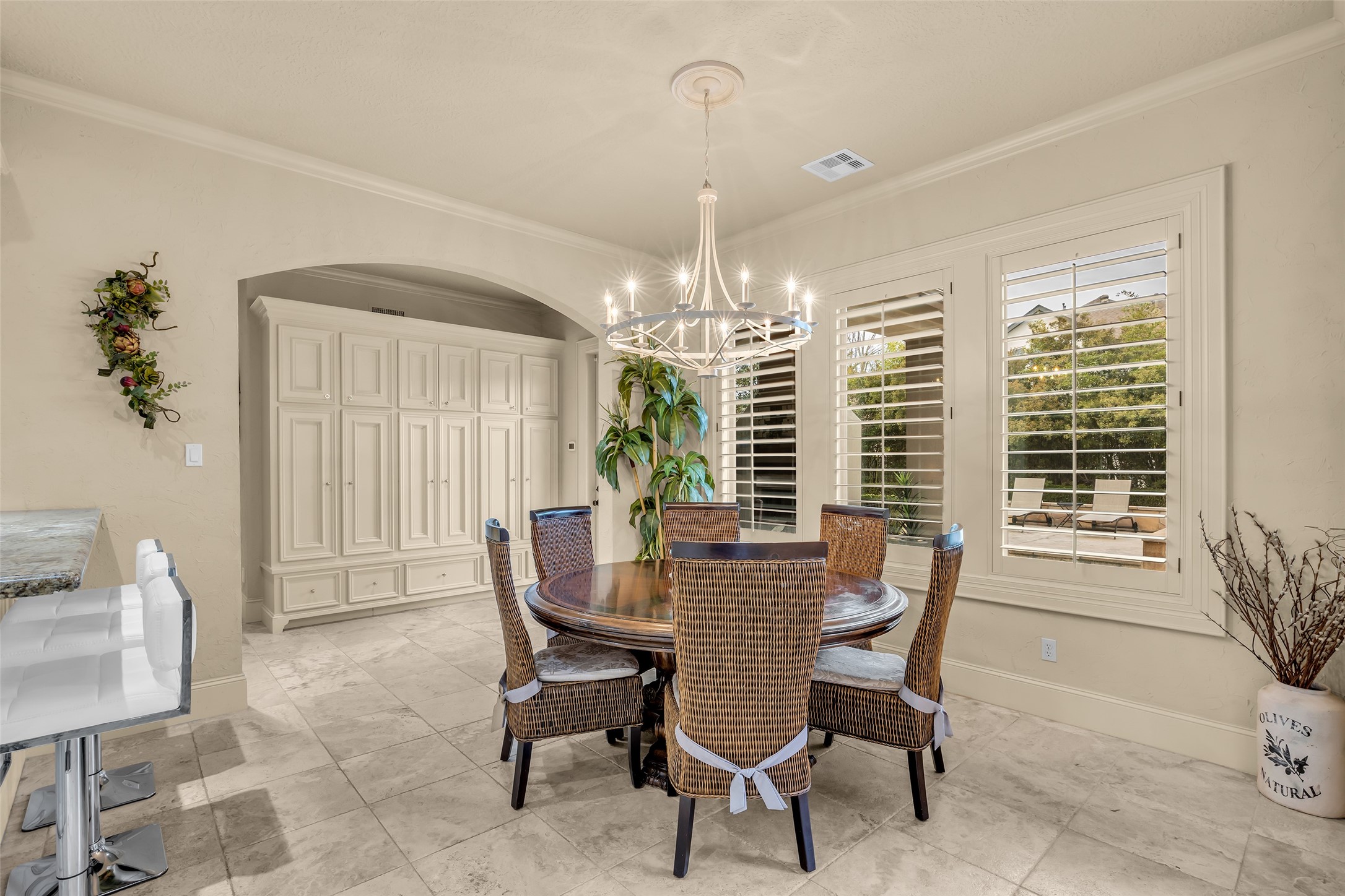 75 South Player Crest Circle Spring, TX 77382 - Photo 20 of 39 a dining room with furniture and window