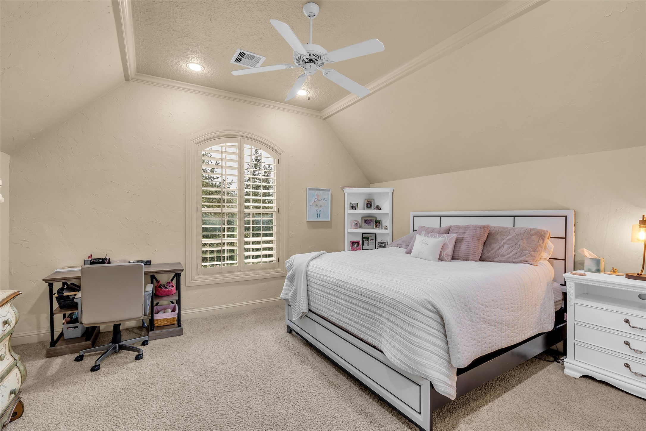 75 South Player Crest Circle Spring, TX 77382 - Photo 28 of 39 a bedroom with a bed and a chair