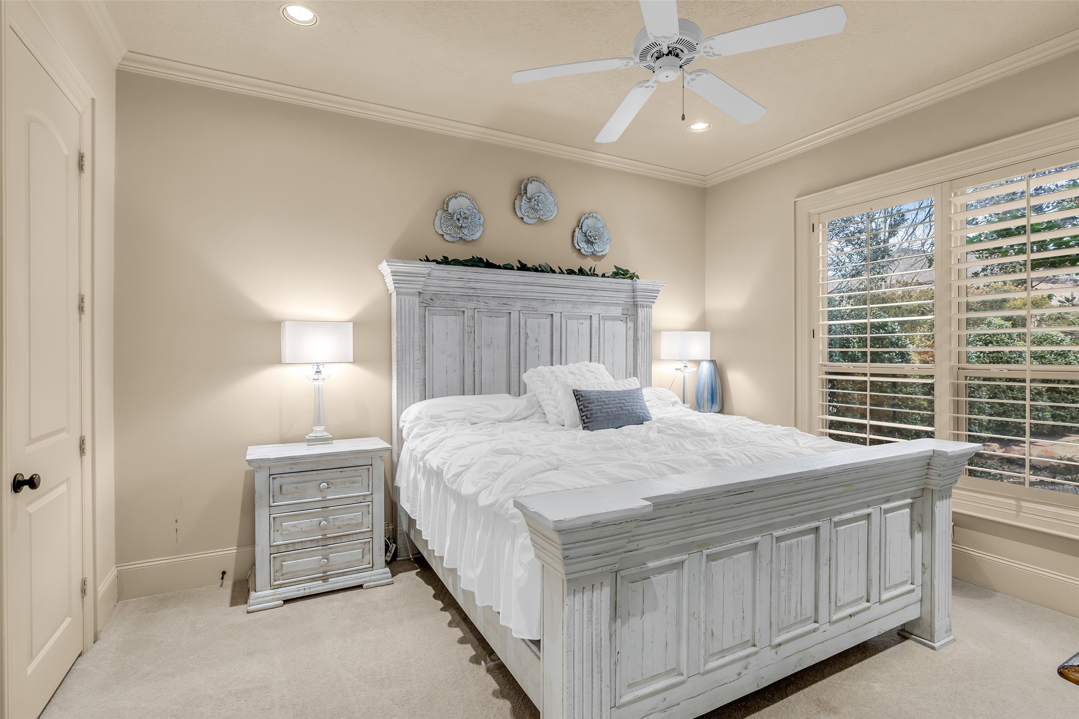 75 South Player Crest Circle Spring, TX 77382 - Photo 30 of 39 a bedroom with a bed and a window