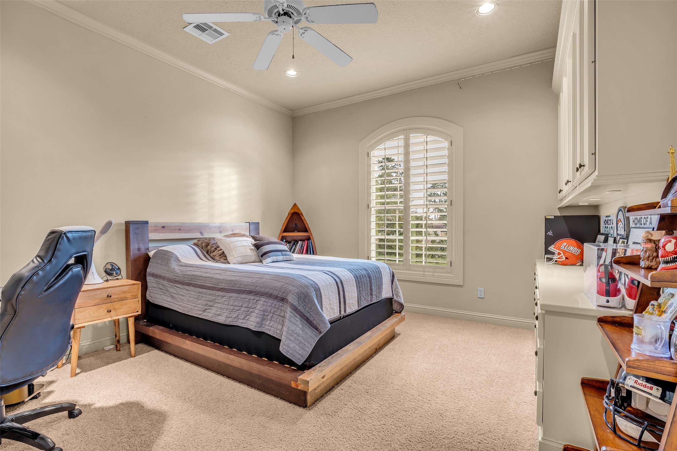 75 South Player Crest Circle Spring, TX 77382 - Photo 33 of 39 a spacious bedroom with a bed and a window