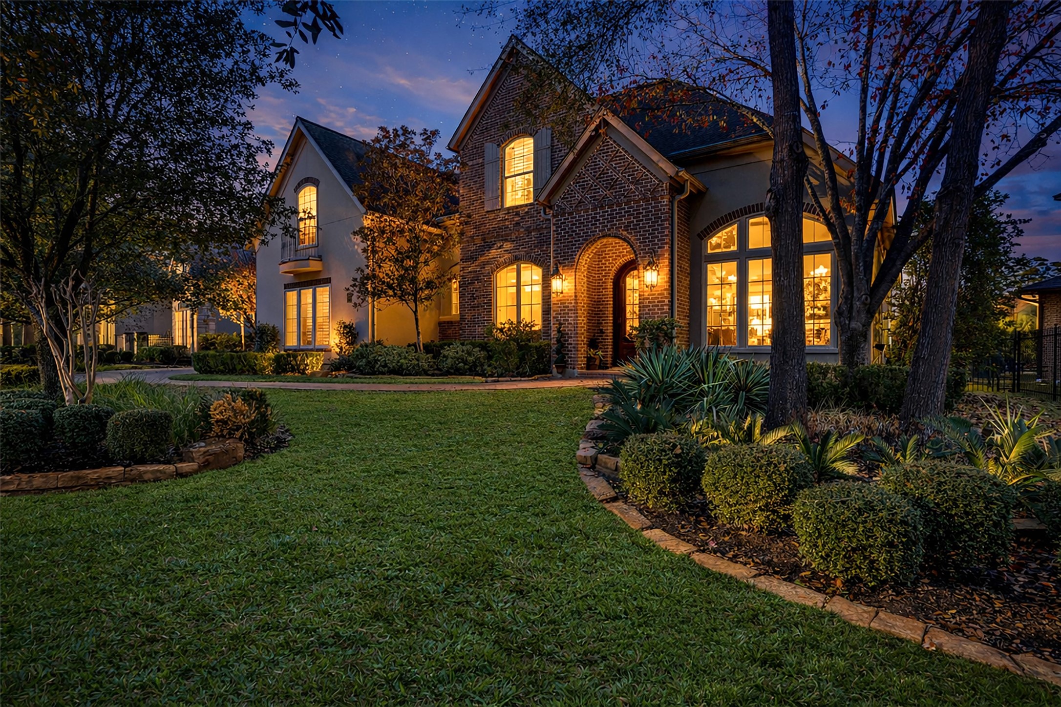 75 South Player Crest Circle Spring, TX 77382 - Photo 38 of 39 a view of a building with a big yard and large trees