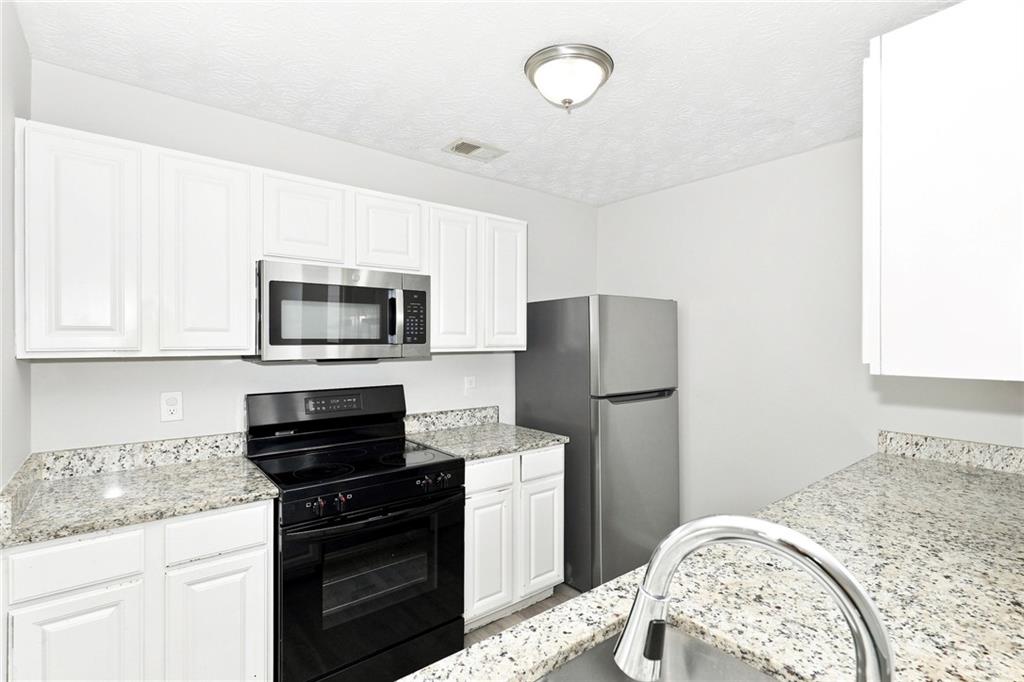 2002 Grove Way Hampton, GA 30228 - Photo 2 of 19 Gallery Image 2