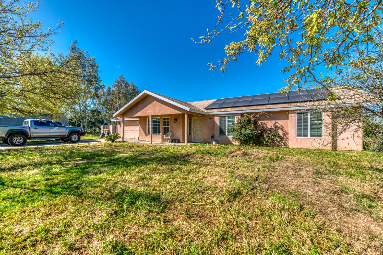 19650 Oakhill Road Madera, CA 93638 - Photo 2 of 49 a front view of a house with garden