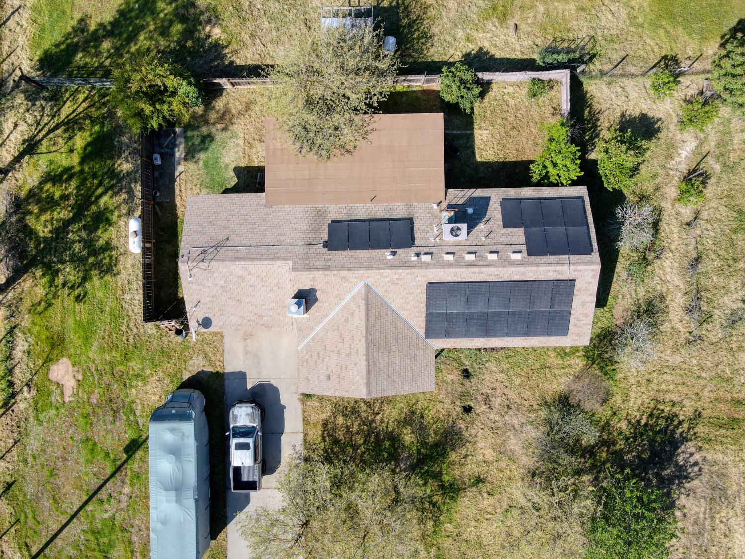 19650 Oakhill Road Madera, CA 93638 - Photo 36 of 49 a picture of table and chairs