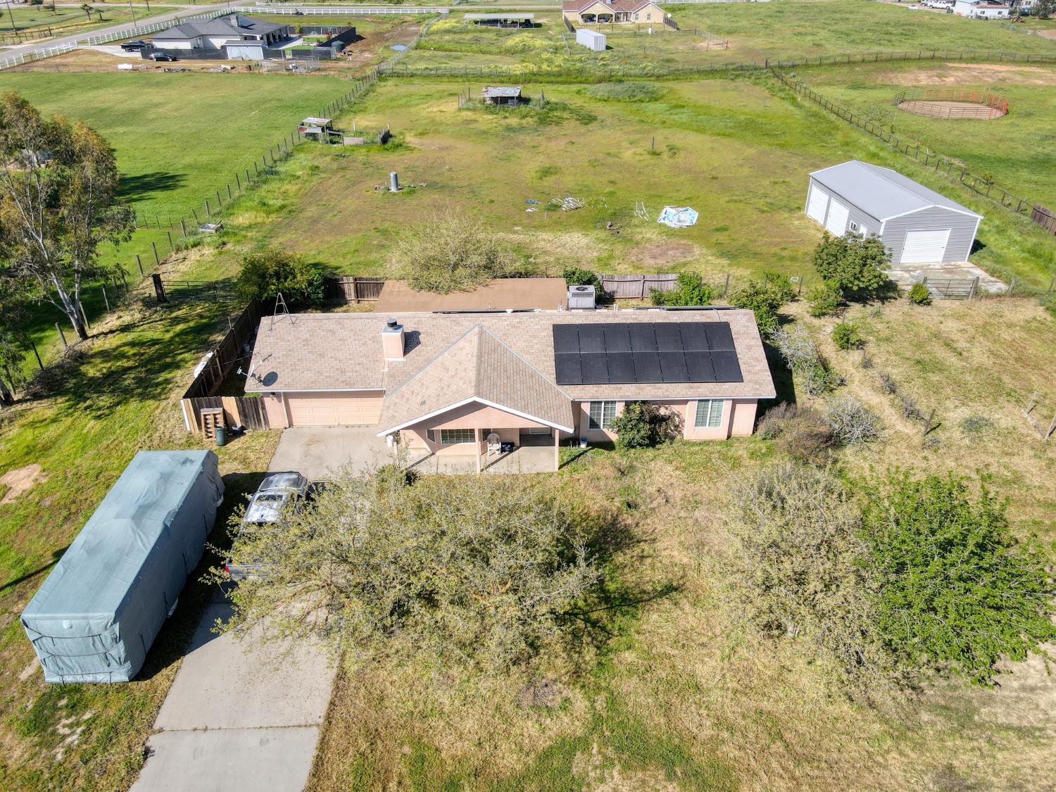 19650 Oakhill Road Madera, CA 93638 - Photo 48 of 49 a view of a backyard with plants and large trees