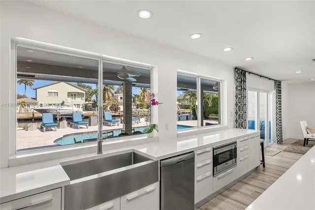 $2,395,000 | 2809 Northeast 32nd Street, Lighthouse Point, FL 33064